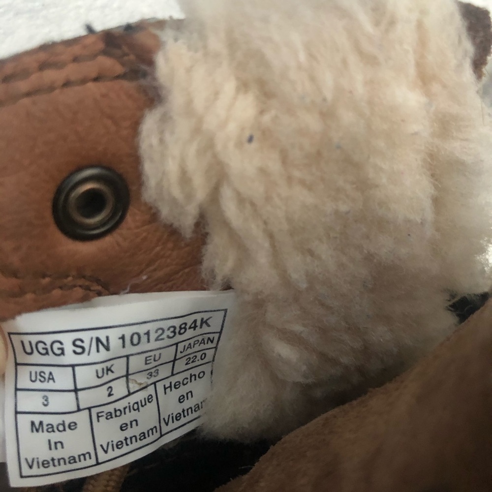 Kids UGG Boots - Picture 4 of 4